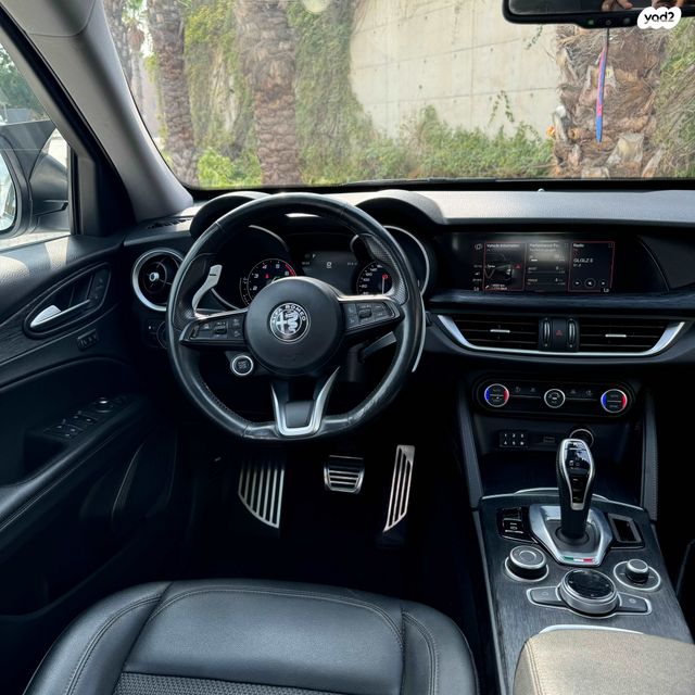 אלפא רומיאו סטלביו