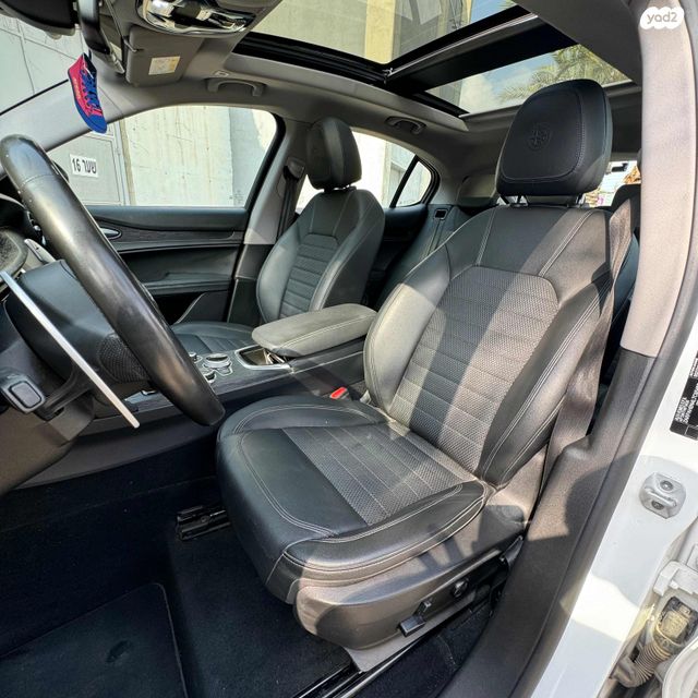 אלפא רומיאו סטלביו