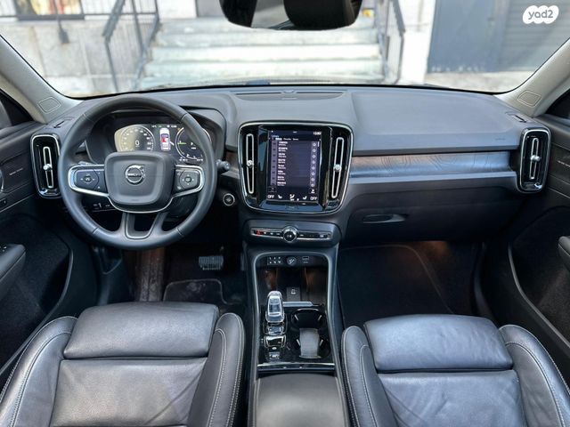 וולוו XC40