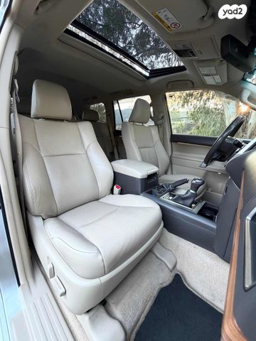 טויוטה לנד קרוזר