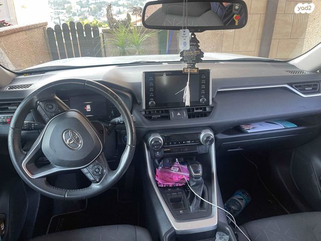 טויוטה RAV4