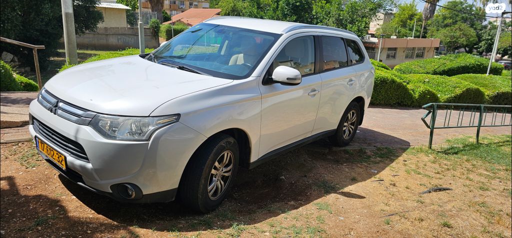 מיצובישי אאוטלנדר