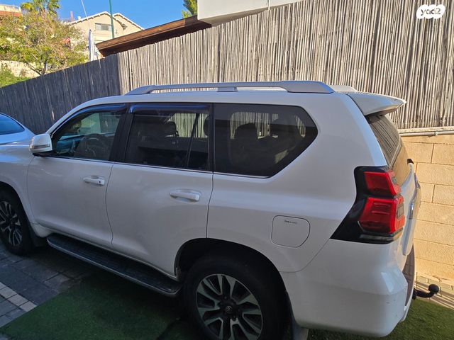 טויוטה לנד קרוזר