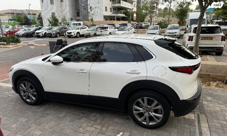 מודעת רכב מאזדה CX-30