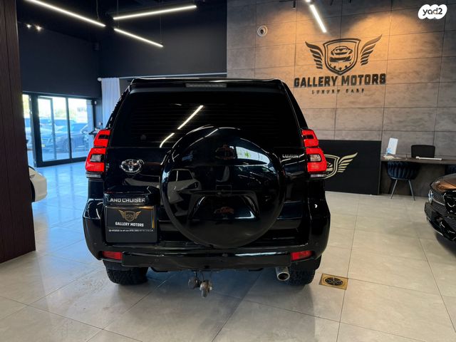 טויוטה לנד קרוזר