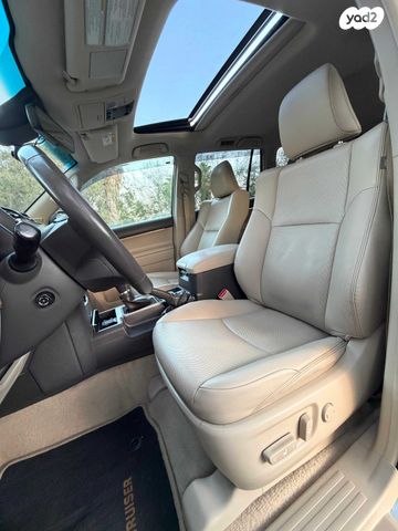 טויוטה לנד קרוזר