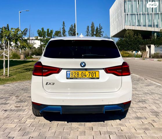 ב מ וו iX3