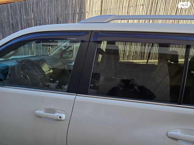 טויוטה לנד קרוזר