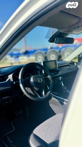 טויוטה RAV4