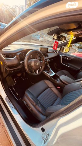 טויוטה RAV4