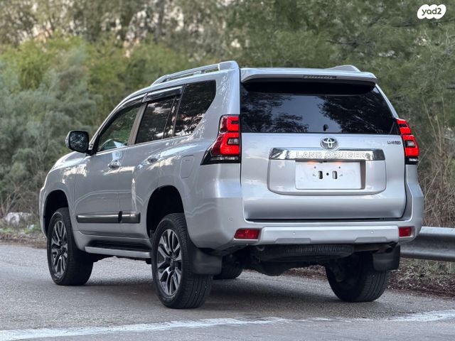 טויוטה לנד קרוזר