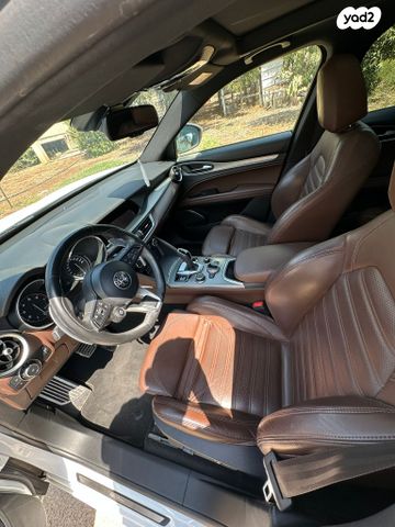 אלפא רומיאו סטלביו