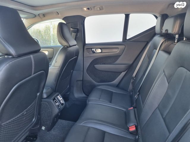 וולוו XC40