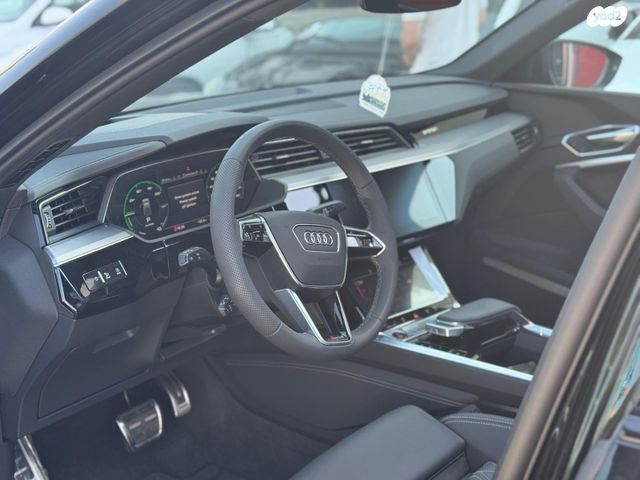 אאודי Q8 e-tron