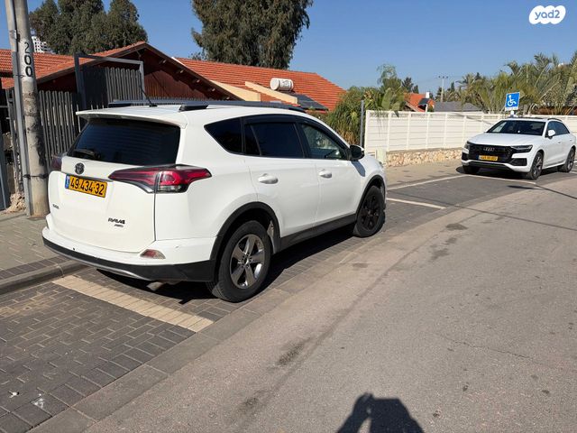 טויוטה RAV4