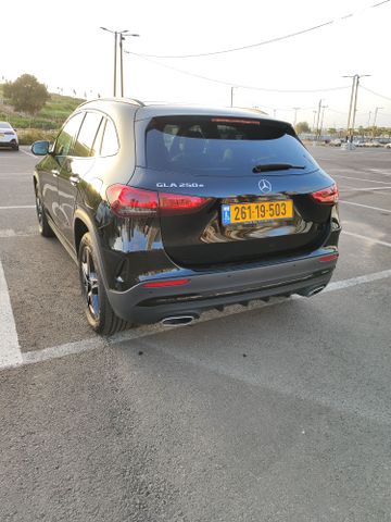 מרצדס-בנץ GLA