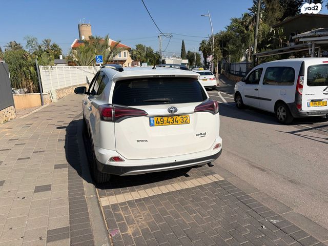 טויוטה RAV4