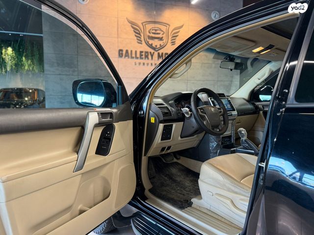 טויוטה לנד קרוזר