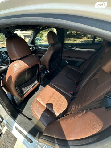 אלפא רומיאו סטלביו