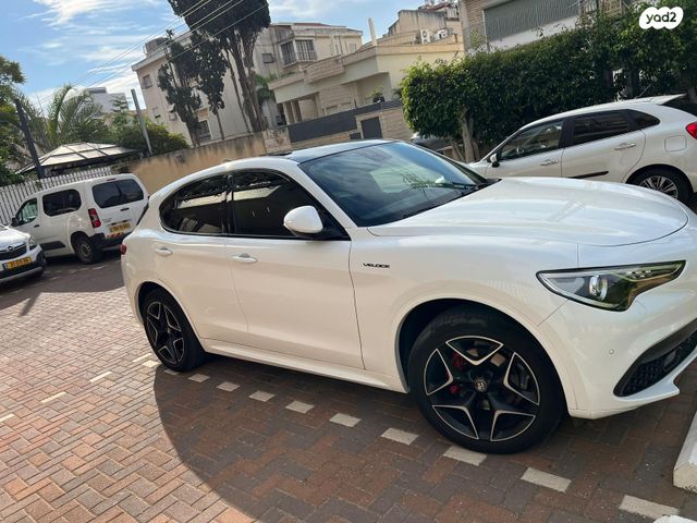 מודעת רכב אלפא רומיאו סטלביו