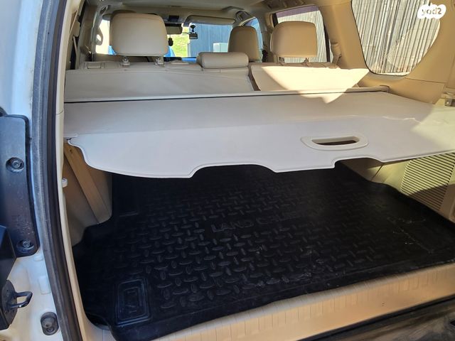 טויוטה לנד קרוזר