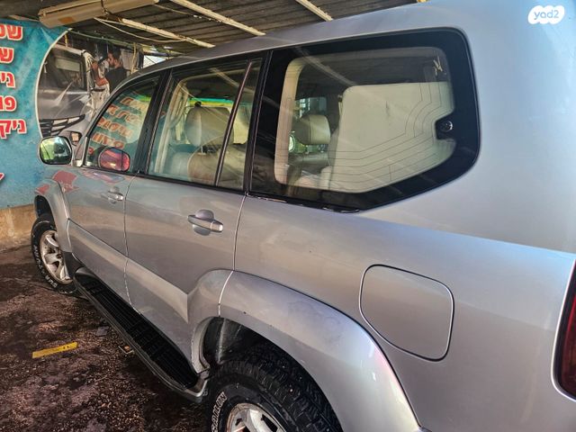 טויוטה לנד קרוזר