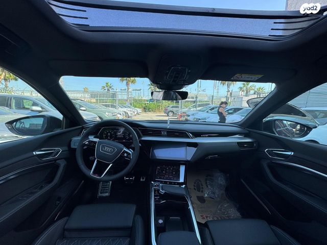 אאודי Q8 e-tron