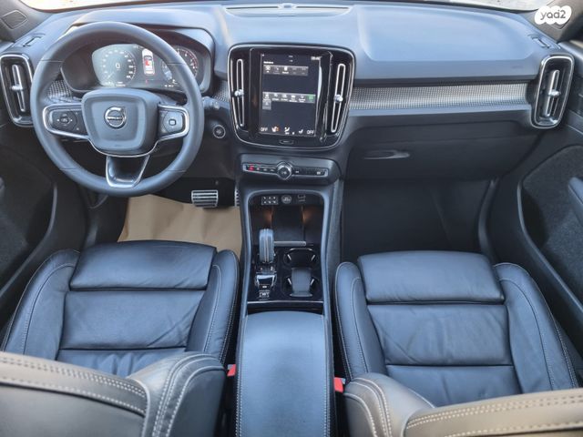 וולוו XC40