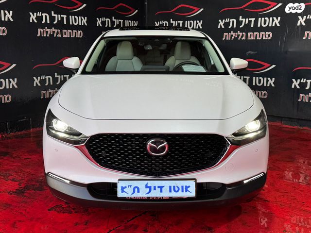 מודעת רכב מאזדה CX-30
