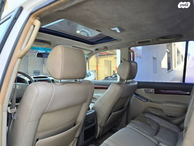 טויוטה לנד קרוזר