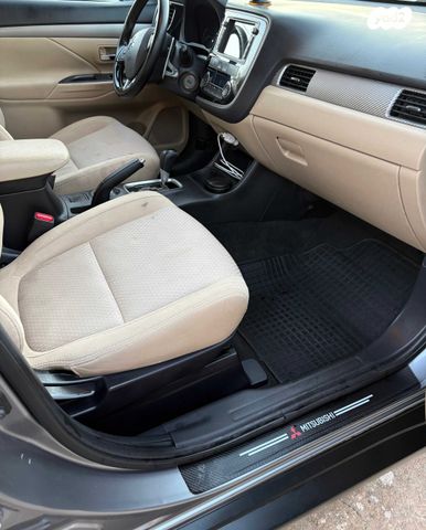 מיצובישי אאוטלנדר