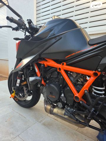 KTM Naked Super Duke 1290R