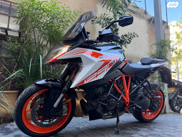 KTM Naked Super Duke 1290 GT