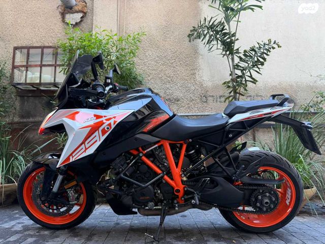 KTM Naked Super Duke 1290 GT