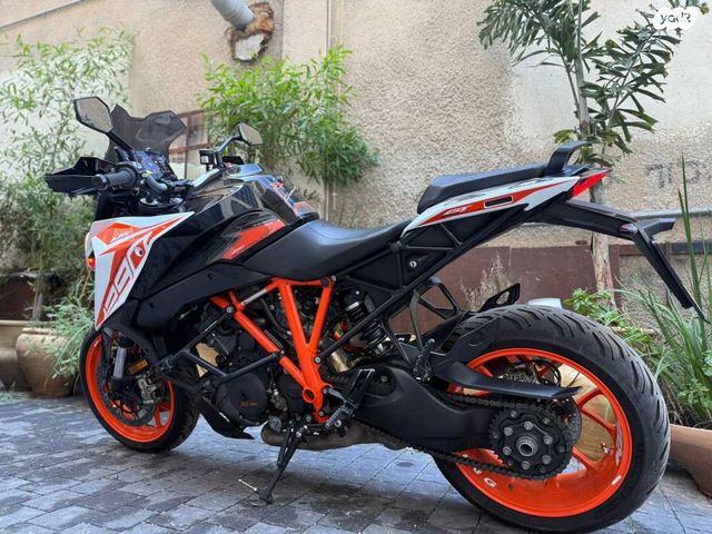KTM Naked Super Duke 1290 GT