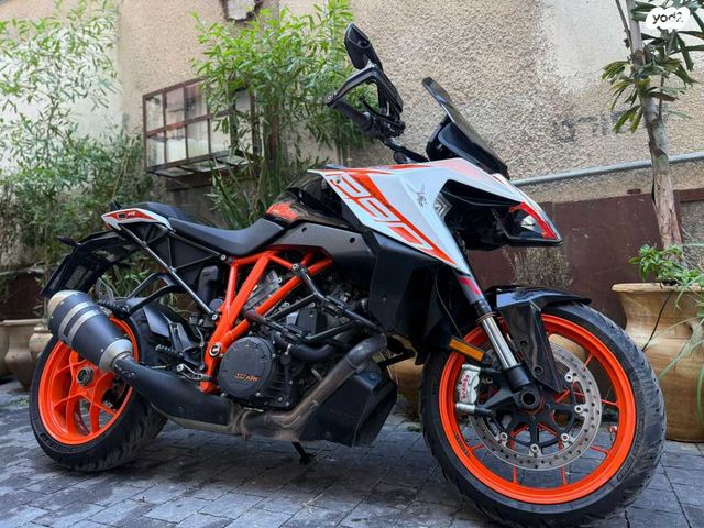 KTM Naked Super Duke 1290 GT