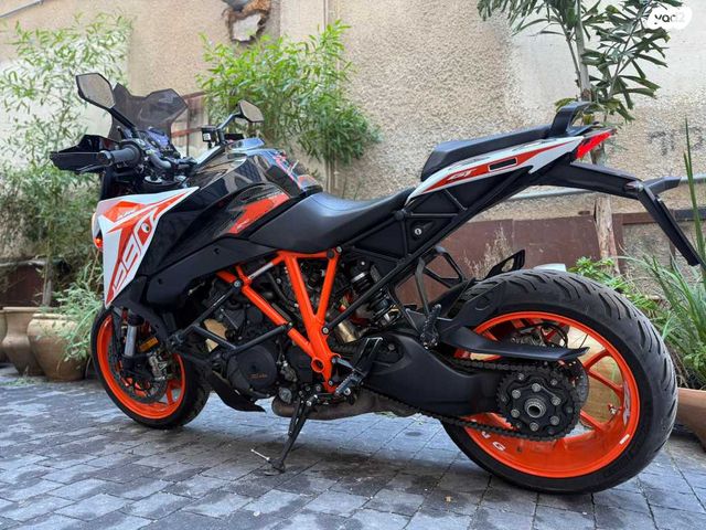 KTM Naked Super Duke 1290 GT