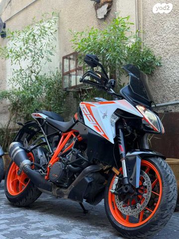 KTM Naked Super Duke 1290 GT