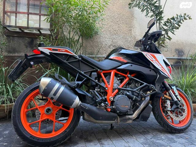 KTM Naked Super Duke 1290 GT