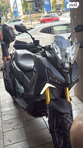 מודעת רכב סאן יאנג ADX400