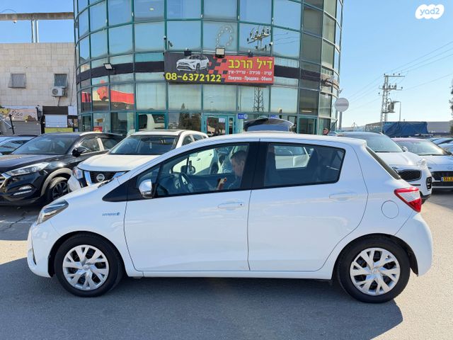 טויוטה יאריס