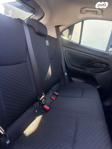 טויוטה יאריס קרוס