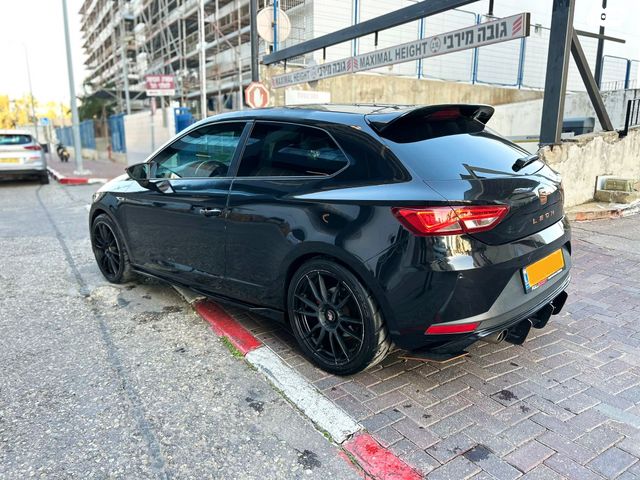 מודעת רכב סיאט לאון