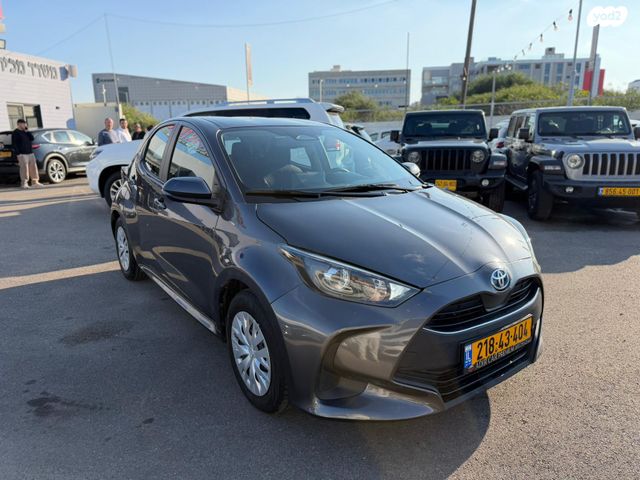 טויוטה יאריס