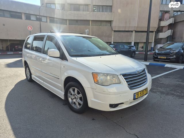 מודעת רכב קרייזלר גראנד וויאג'ר