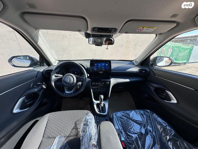 טויוטה יאריס קרוס