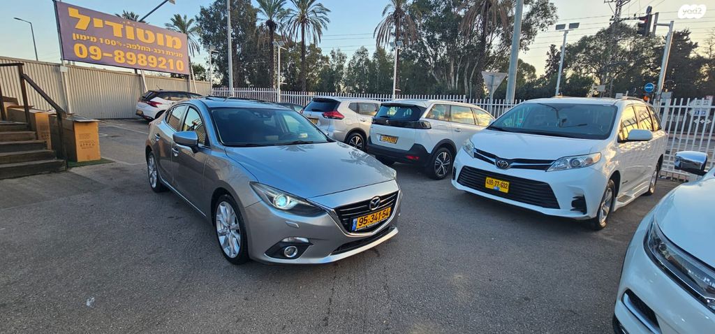 מודעת רכב מאזדה 3