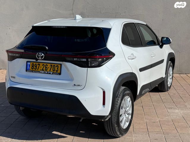 טויוטה יאריס קרוס