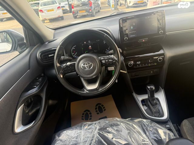 טויוטה יאריס קרוס