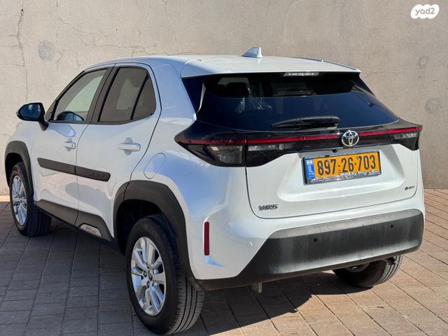 טויוטה יאריס קרוס